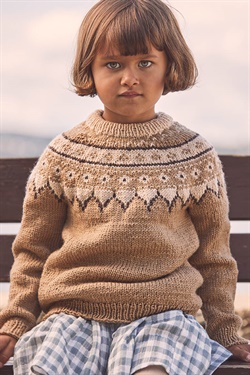 Guro sweater til børn fra temahæfte 67 "Nordiske ikoner" fra Sandnes Garn